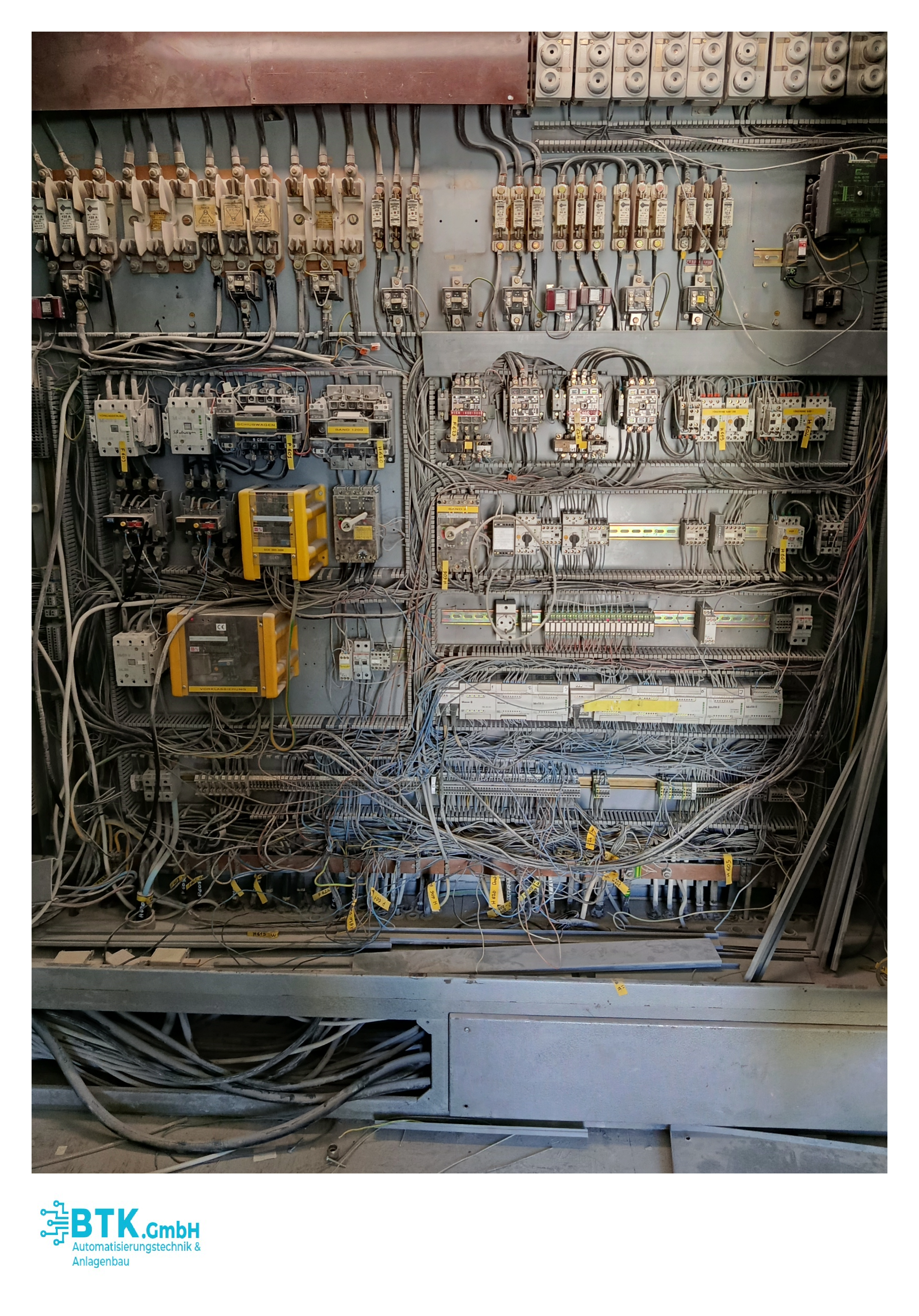 Retrofit einer Industrieanlage – Bestandsaufnahme Schaltschrank (Altanlage)
